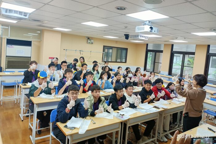馬來西亞學生參訪長庚科大  體驗台灣文化與專業課程（系列照片共４張）