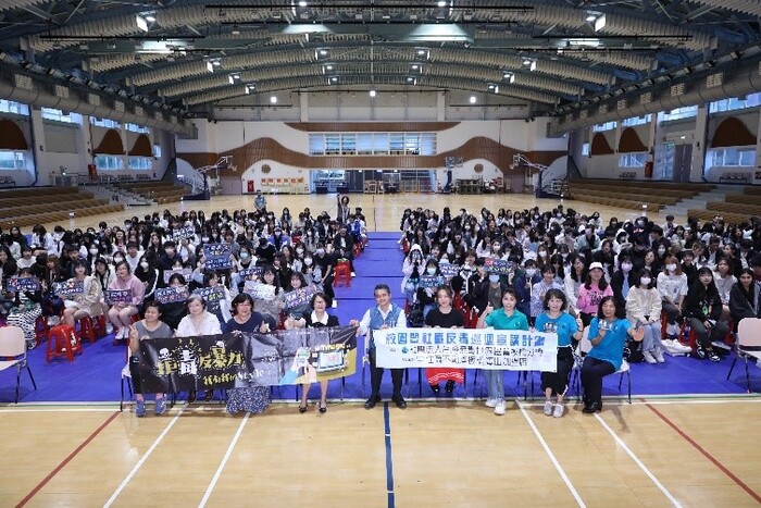 長庚科大「拒毒反暴力，我有我的Style」校園活動大合照。