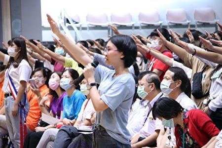 新生代表宣誓-未來努力成為社會期許的健康照護人才。