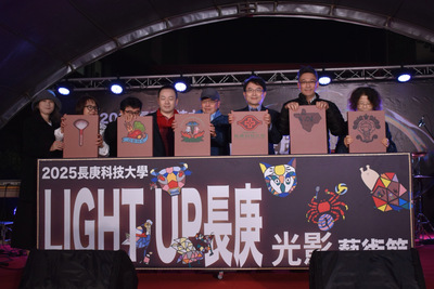 黃聰龍副校長(右三)與其長官啟動長庚光影藝術節