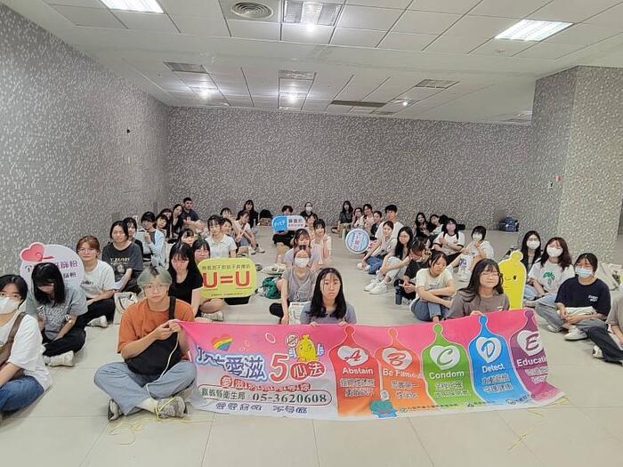 朴子衛生所攜手長庚科大,新鮮人「青春補給站」開張-合照圖片