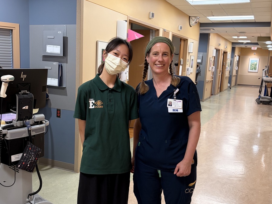 長庚科大學生與Trinity Health Ann Arbor Hospital護理師共同合影。